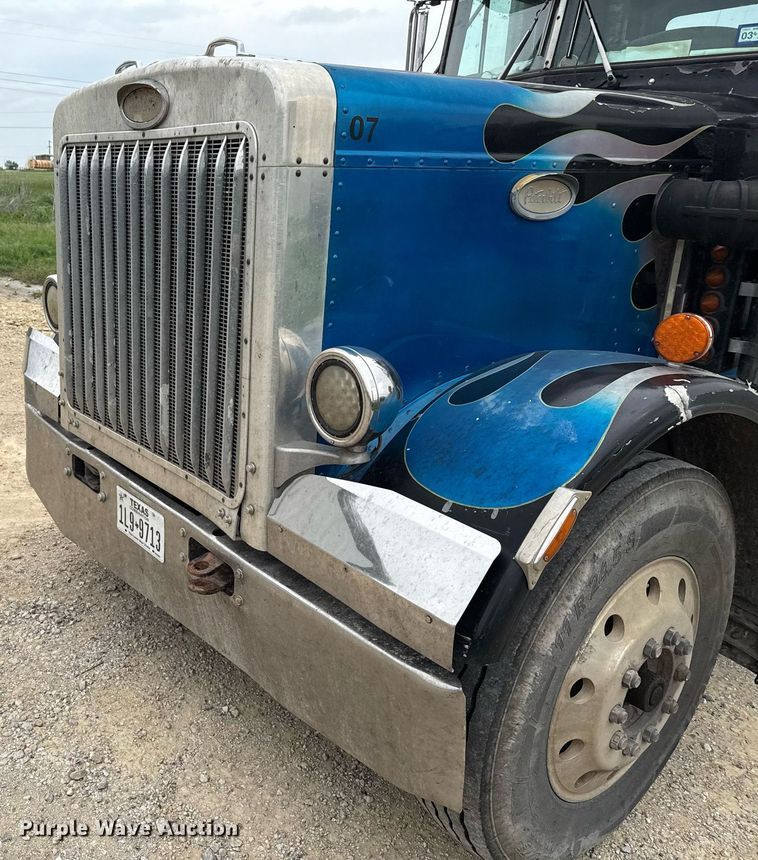image for item ED5597 1983 Peterbilt  359 semi truck