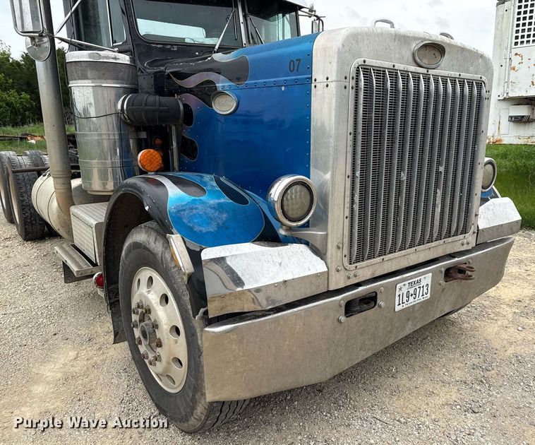 image for item ED5597 1983 Peterbilt  359 semi truck