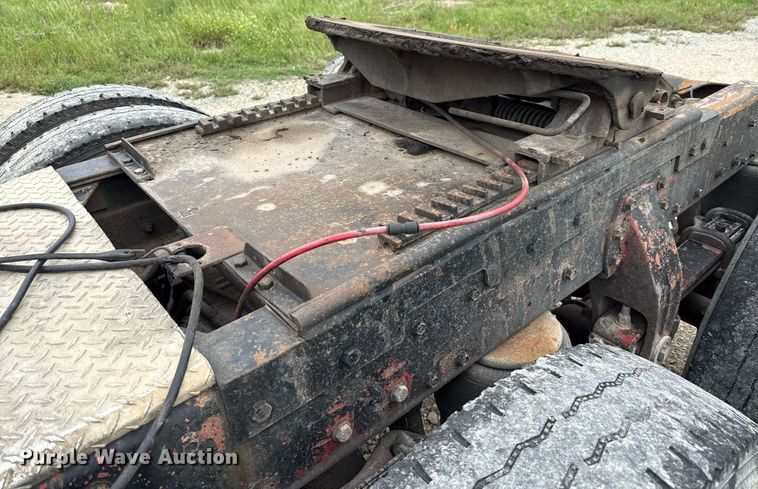 image for item ED5597 1983 Peterbilt  359 semi truck