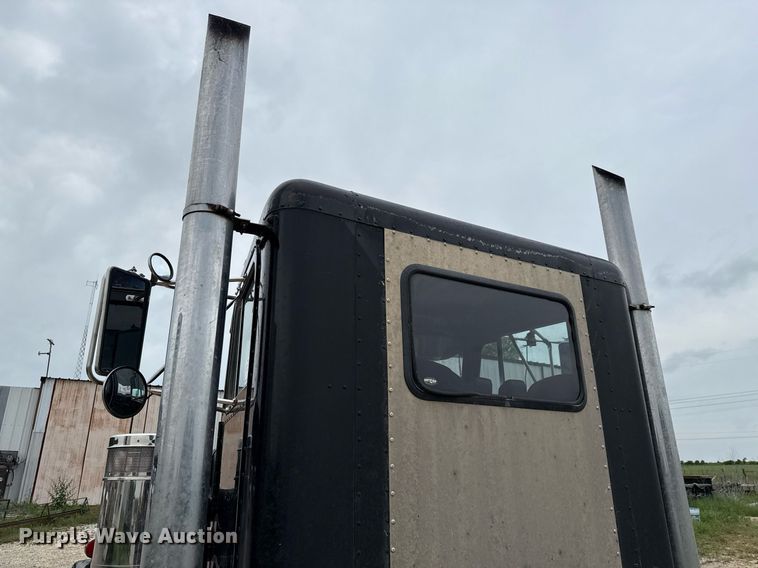 image for item ED5597 1983 Peterbilt  359 semi truck