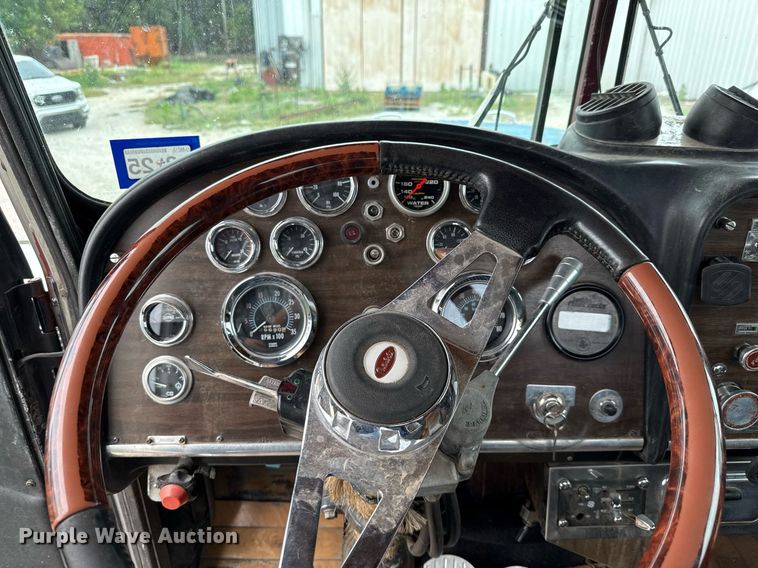 image for item ED5597 1983 Peterbilt  359 semi truck