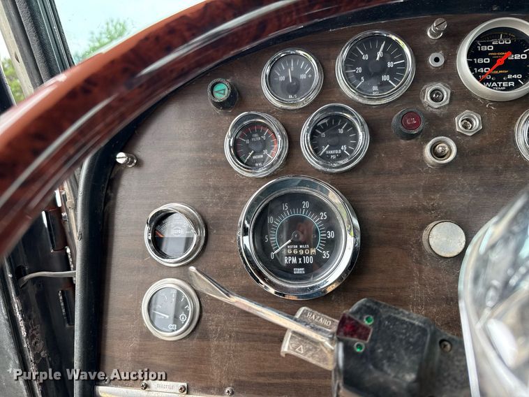 image for item ED5597 1983 Peterbilt  359 semi truck