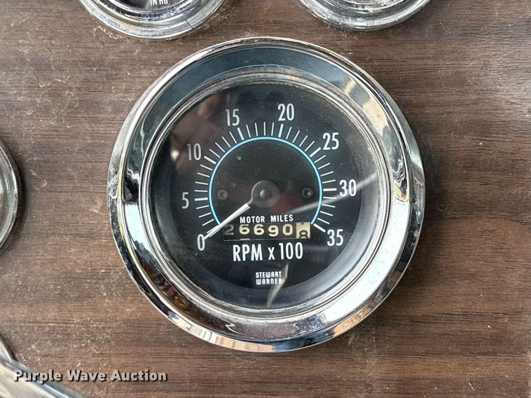 image for item ED5597 1983 Peterbilt  359 semi truck