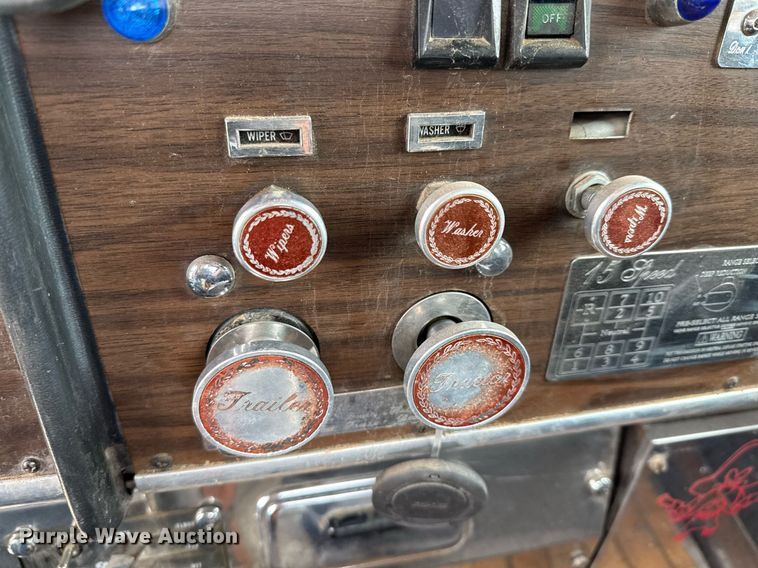 image for item ED5597 1983 Peterbilt  359 semi truck