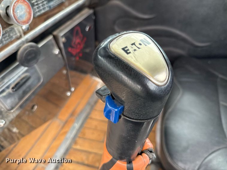 image for item ED5597 1983 Peterbilt  359 semi truck