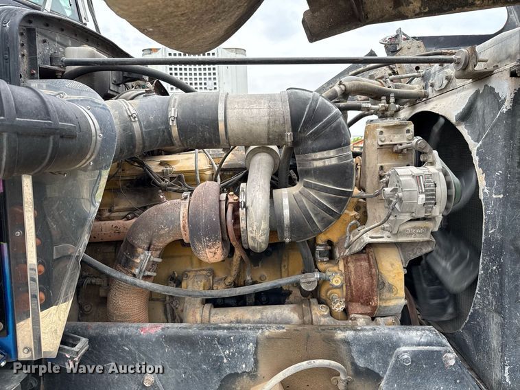 image for item ED5597 1983 Peterbilt  359 semi truck