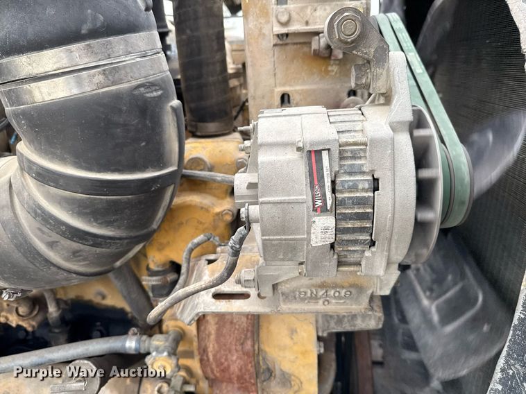 image for item ED5597 1983 Peterbilt  359 semi truck