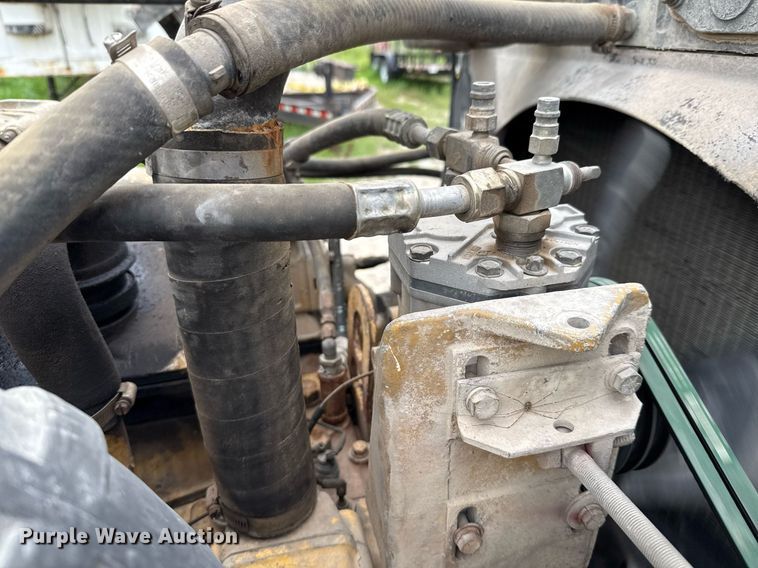 image for item ED5597 1983 Peterbilt  359 semi truck