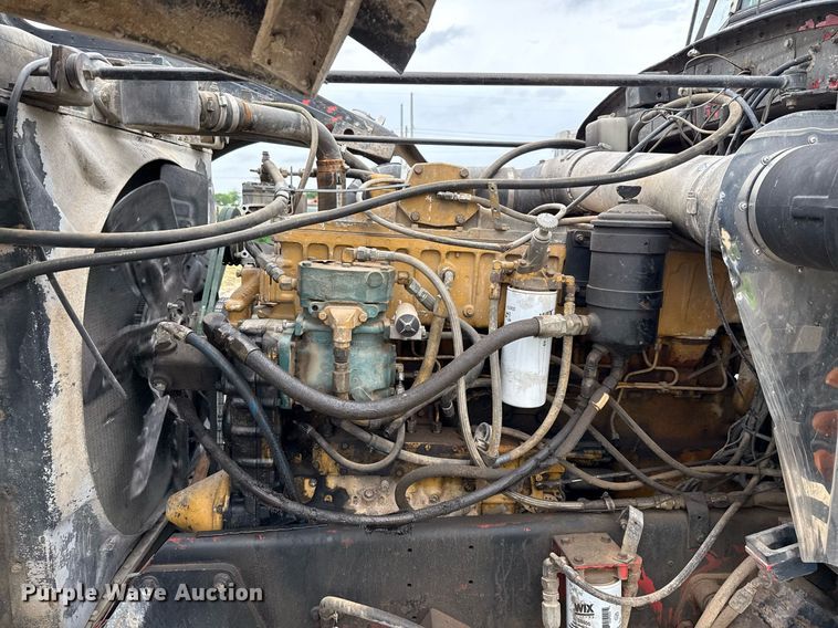 image for item ED5597 1983 Peterbilt  359 semi truck