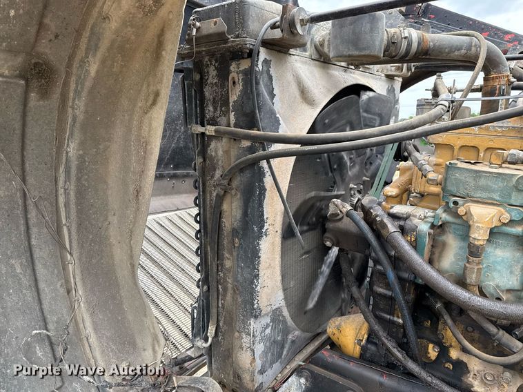 image for item ED5597 1983 Peterbilt  359 semi truck