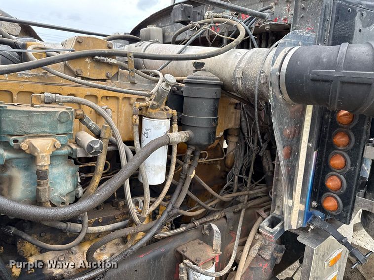 image for item ED5597 1983 Peterbilt  359 semi truck