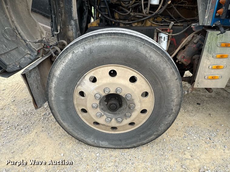 image for item ED5597 1983 Peterbilt  359 semi truck