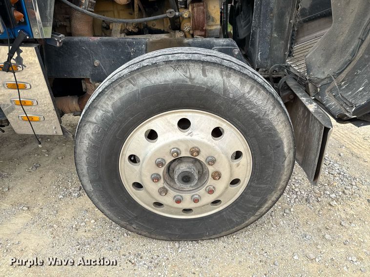 image for item ED5597 1983 Peterbilt  359 semi truck