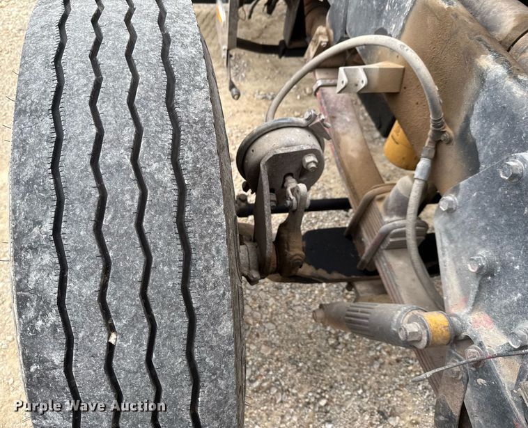 image for item ED5597 1983 Peterbilt  359 semi truck