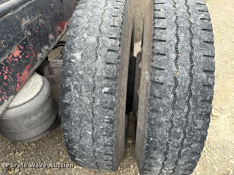 image for item ED5597 1983 Peterbilt  359 semi truck