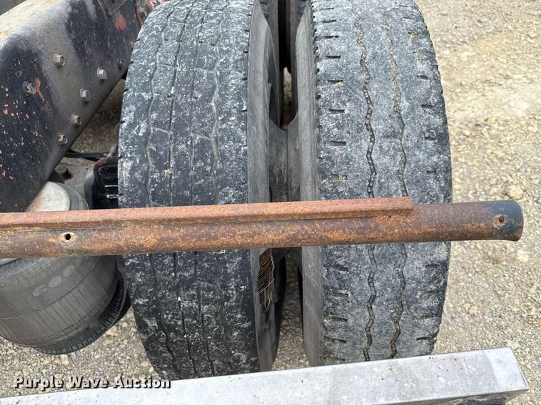 image for item ED5597 1983 Peterbilt  359 semi truck