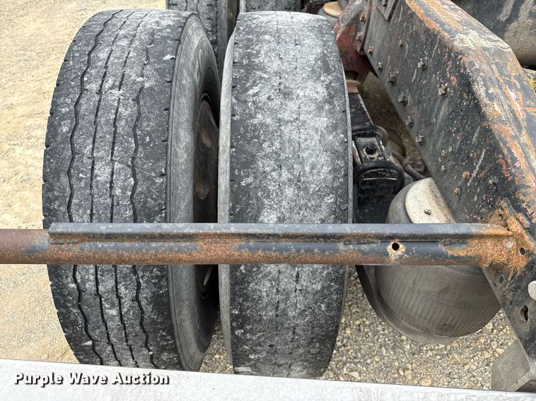 image for item ED5597 1983 Peterbilt  359 semi truck