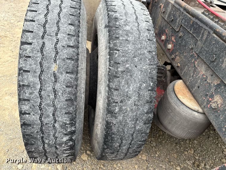 image for item ED5597 1983 Peterbilt  359 semi truck