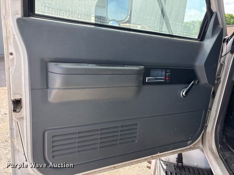 image for item EF3008 1997 GMC C7500 box truck