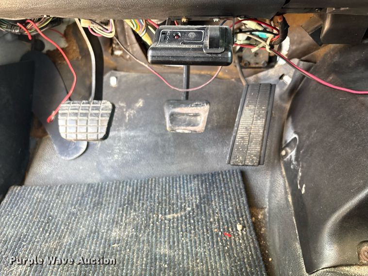 image for item EF3008 1997 GMC C7500 box truck