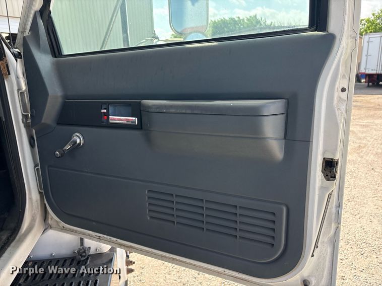 image for item EF3008 1997 GMC C7500 box truck