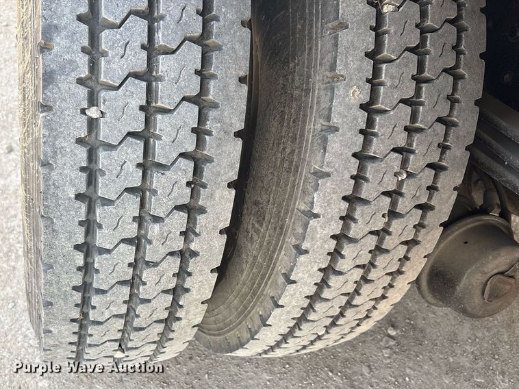 image for item EF3008 1997 GMC C7500 box truck