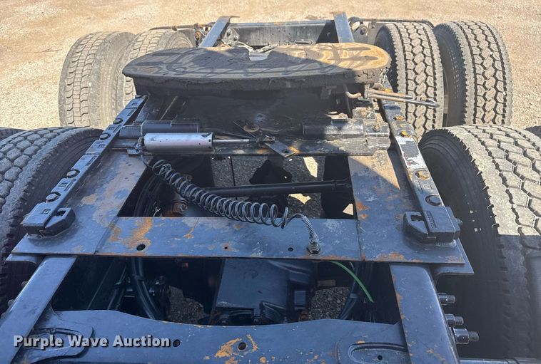 image for item EG5759 2006 Freightliner Columbia semi truck