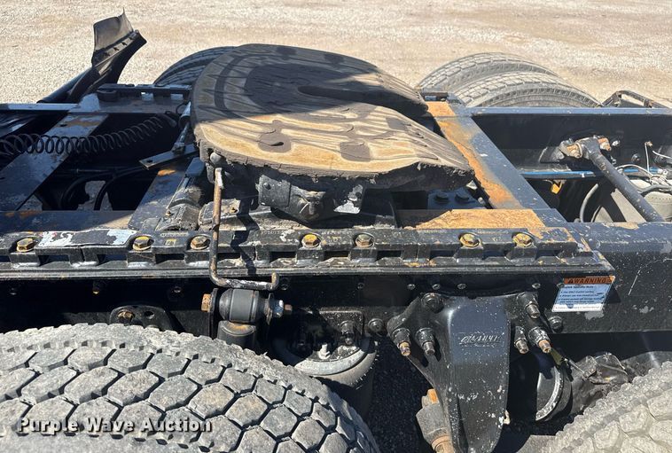 image for item EG5759 2006 Freightliner Columbia semi truck