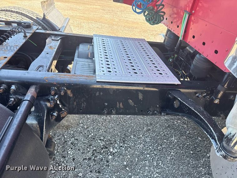 image for item EG5759 2006 Freightliner Columbia semi truck