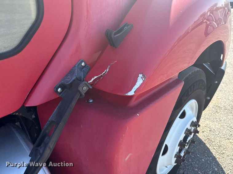 image for item EG5759 2006 Freightliner Columbia semi truck