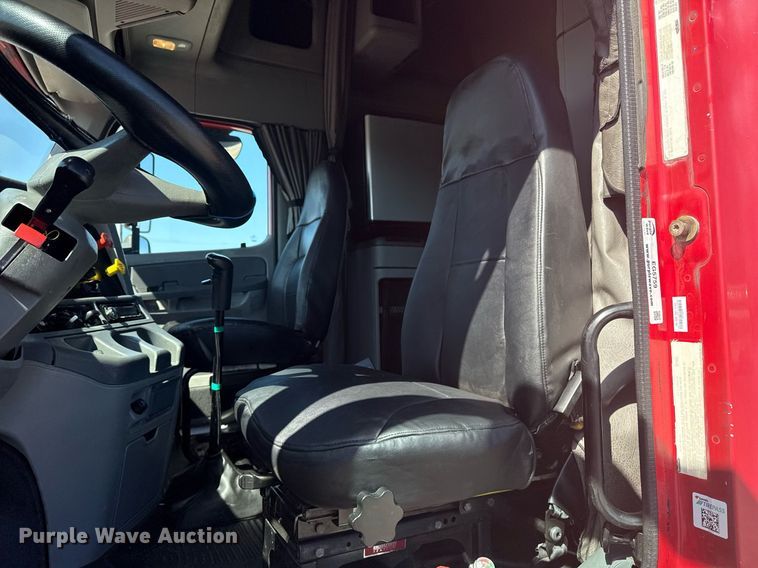 image for item EG5759 2006 Freightliner Columbia semi truck