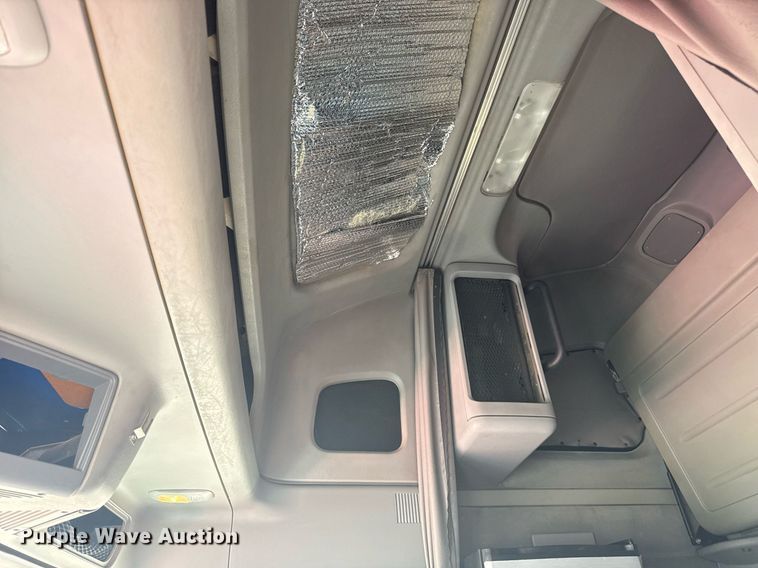 image for item EG5759 2006 Freightliner Columbia semi truck