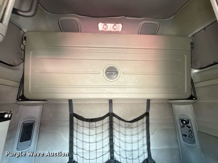 image for item EG5759 2006 Freightliner Columbia semi truck