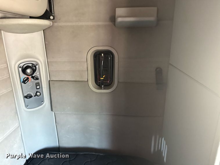 image for item EG5759 2006 Freightliner Columbia semi truck