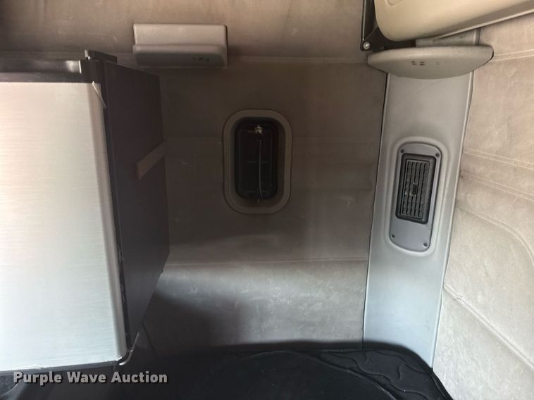 image for item EG5759 2006 Freightliner Columbia semi truck