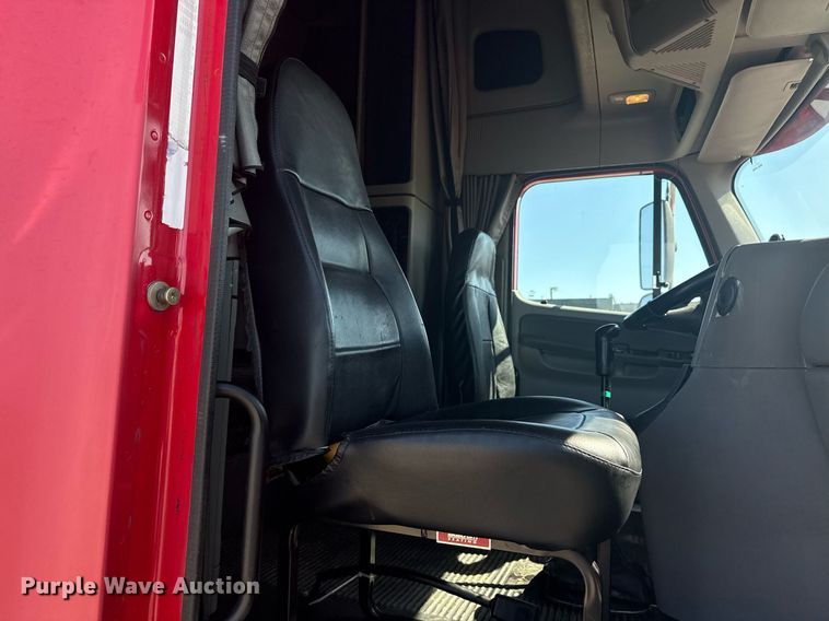 image for item EG5759 2006 Freightliner Columbia semi truck