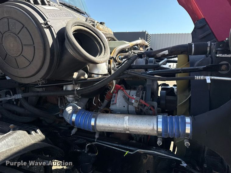 image for item EG5759 2006 Freightliner Columbia semi truck