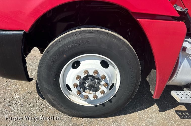 image for item EG5759 2006 Freightliner Columbia semi truck