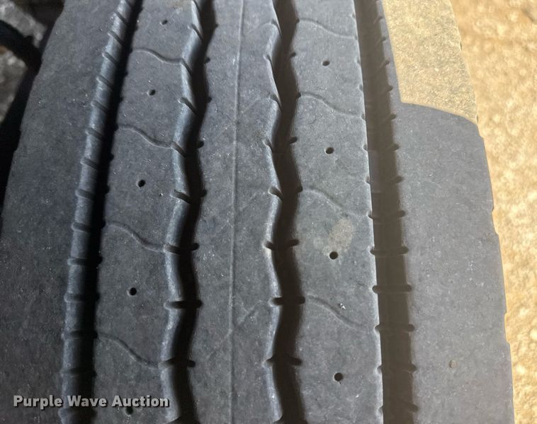 image for item EG5759 2006 Freightliner Columbia semi truck