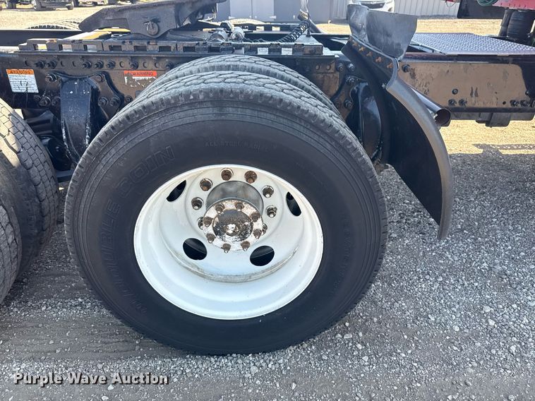 image for item EG5759 2006 Freightliner Columbia semi truck