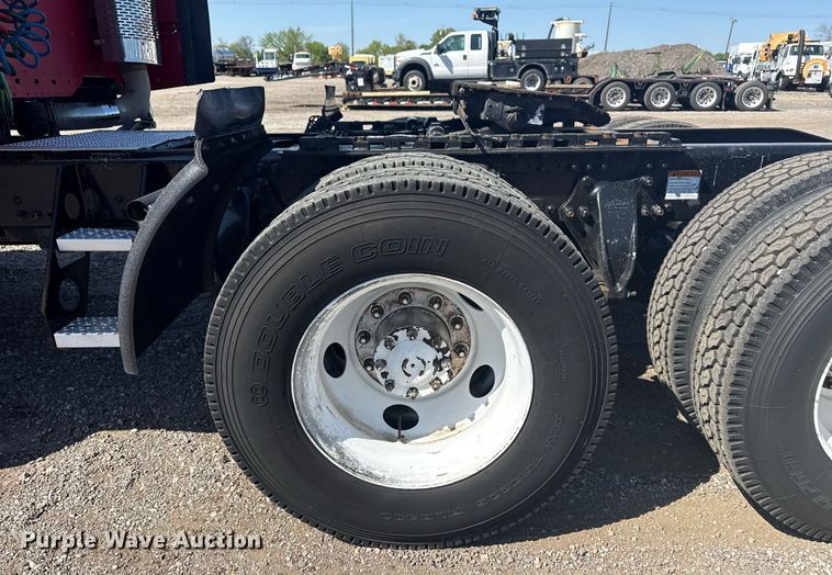 image for item EG5759 2006 Freightliner Columbia semi truck