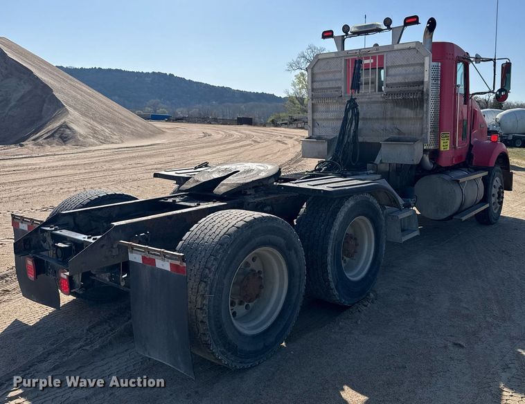 image for item EG6320 2007 Kenworth T800 semi truck