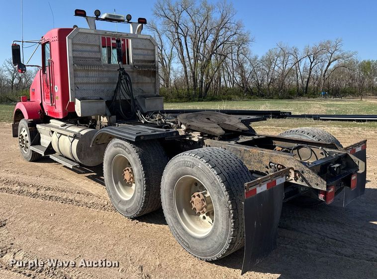 image for item EG6320 2007 Kenworth T800 semi truck