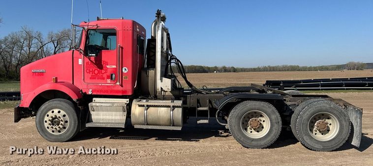image for item EG6320 2007 Kenworth T800 semi truck