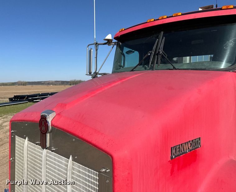 image for item EG6320 2007 Kenworth T800 semi truck