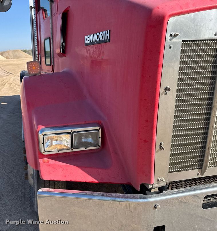 image for item EG6320 2007 Kenworth T800 semi truck