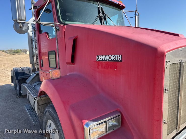 image for item EG6320 2007 Kenworth T800 semi truck