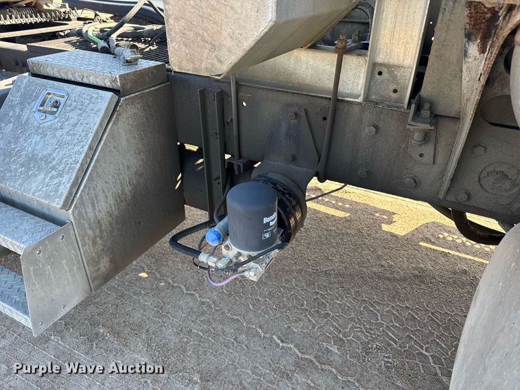 image for item EG6320 2007 Kenworth T800 semi truck