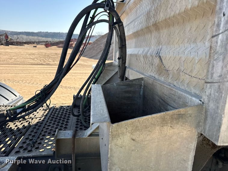 image for item EG6320 2007 Kenworth T800 semi truck