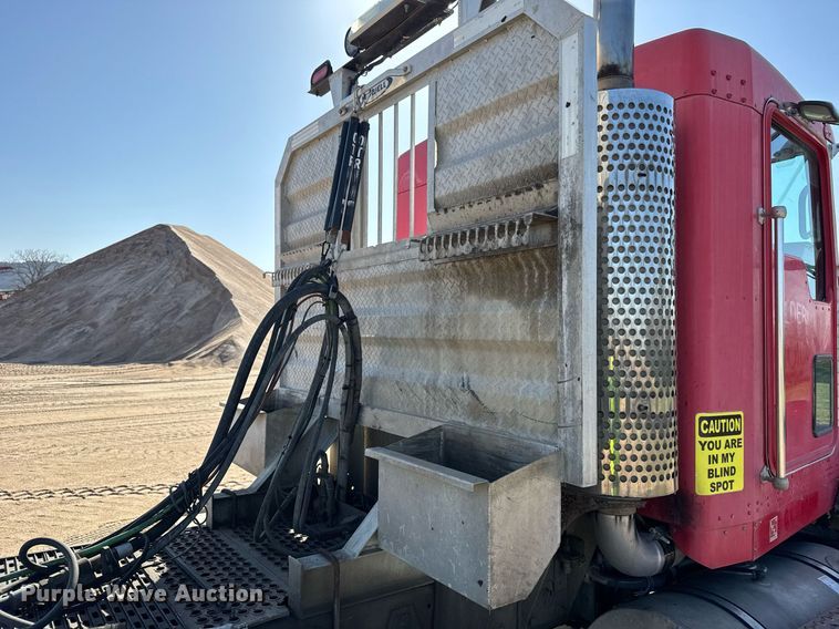 image for item EG6320 2007 Kenworth T800 semi truck